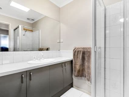 37 Newlyn Drive, Craigieburn - Thumbnail 8
