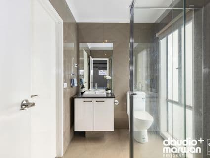 14 Pimbial Court, Hadfield - Thumbnail 8