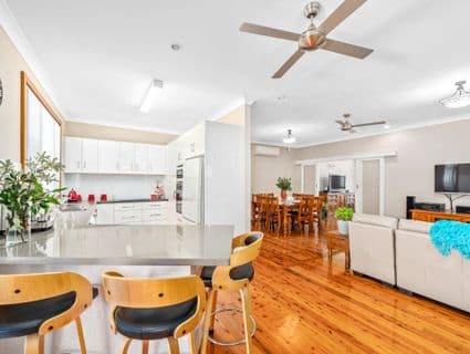 6 Merleview Street, Belmont - Thumbnail 2