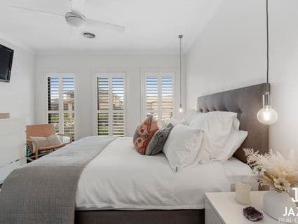 13 Neighbourhood Grove, Point Cook - Thumbnail 5