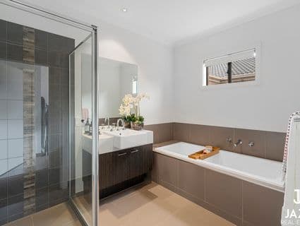 13 Neighbourhood Grove, Point Cook - Thumbnail 7