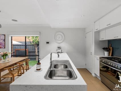 13 Neighbourhood Grove, Point Cook - Thumbnail 8