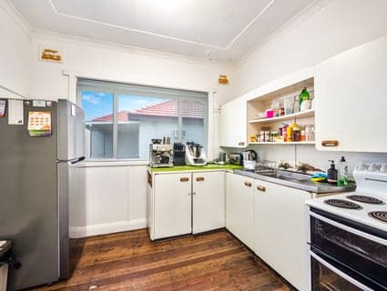 31 Lake Road, Swansea - Thumbnail 8