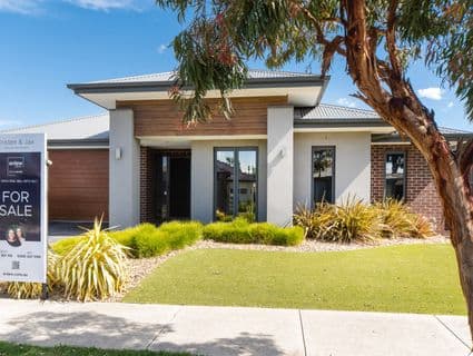 10 Canopy Grove, Cranbourne East - Image 1