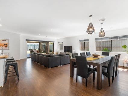 10 Canopy Grove, Cranbourne East - Thumbnail 4