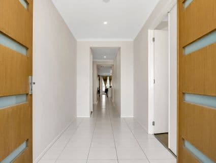 28 Cherrywood Avenue, Manor Lakes - Thumbnail 2