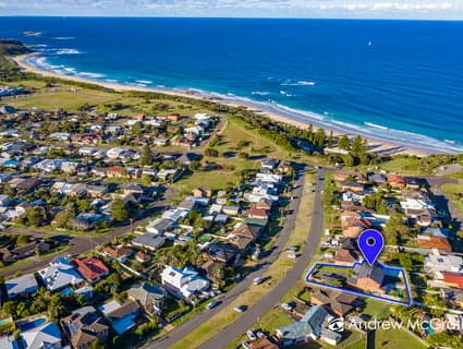 404, Caves Beach - Image 1
