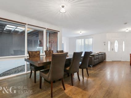 38 Maltravers Crescent, Cranbourne North - Thumbnail 2