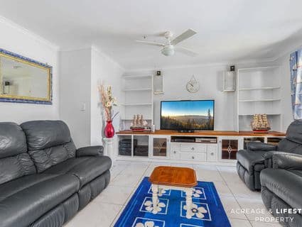 11 Dianthus Ave, Banksia Beach - Thumbnail 2