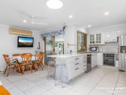11 Dianthus Ave, Banksia Beach - Thumbnail 3