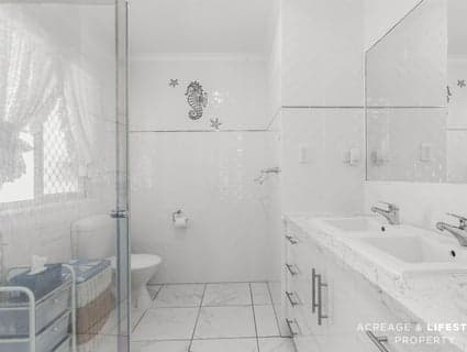 11 Dianthus Ave, Banksia Beach - Thumbnail 5
