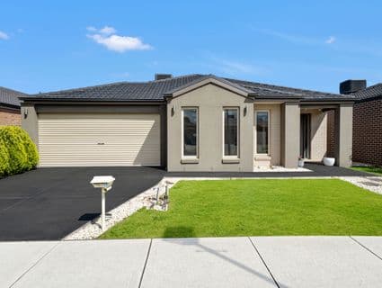 17 Northumbria Street, Cranbourne East - Image 1