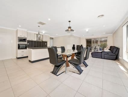 17 Northumbria Street, Cranbourne East - Thumbnail 3