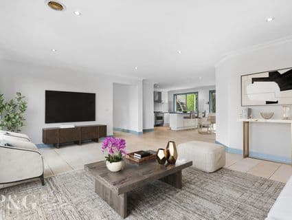 17 Loxford Court, Narre Warren South - Thumbnail 2