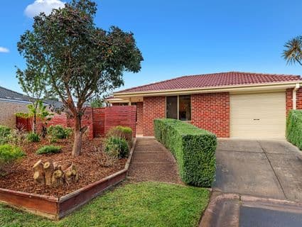 2 Seaspray Court, Hastings - Thumbnail 2