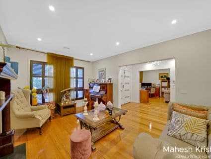 136 Kinglake Drive, Manor Lakes - Thumbnail 2