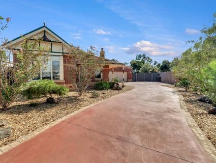 10 Connewarre Close, Manor Lakes - Image 1