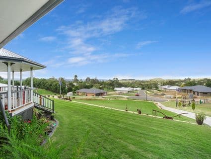 12 Bottle Tree Court, Withcott - Thumbnail 2