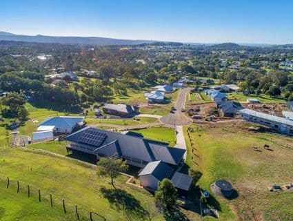 12 Bottle Tree Court, Withcott - Thumbnail 3