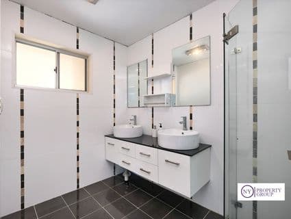 17 Spinnaker Street, Jamboree Heights - Thumbnail 6