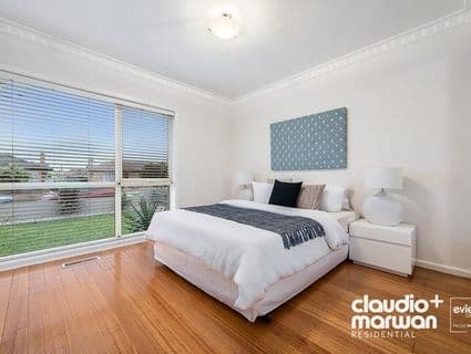 98 North Street, Hadfield - Thumbnail 5