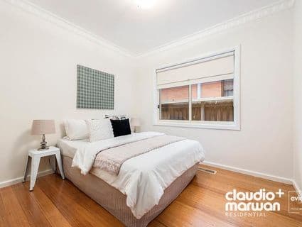 98 North Street, Hadfield - Thumbnail 7