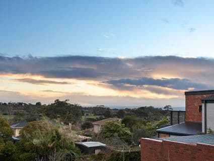 56 Volitans Avenue, Mount Eliza - Thumbnail 2