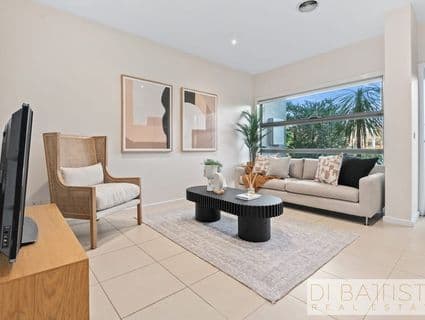 13 Marigold Crescent, Gowanbrae - Thumbnail 3