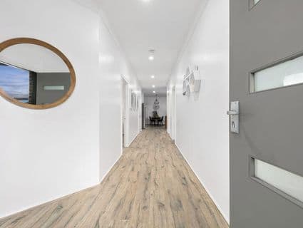16 Kinglake Crescent, Craigieburn - Thumbnail 2