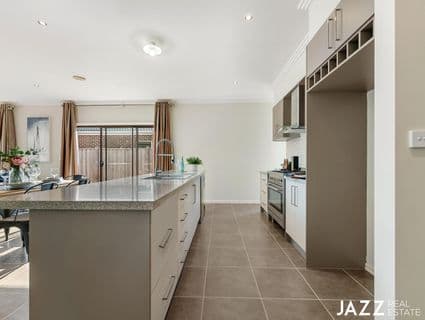 8 Airlie Avenue, Point Cook - Thumbnail 7