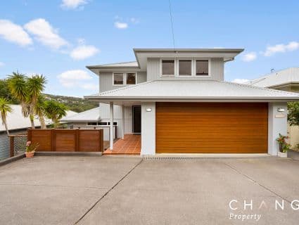 16 Fiesta Crescent, Copacabana - Image 1