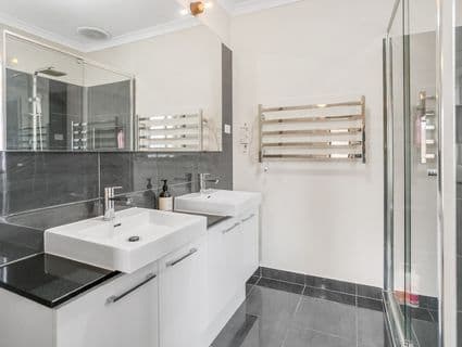 8 Zeus Avenue, Cranbourne West - Thumbnail 8