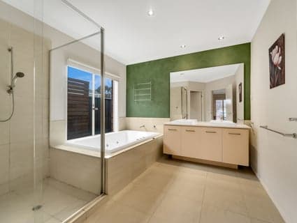 4 Eucumbene Road, Manor Lakes - Thumbnail 7