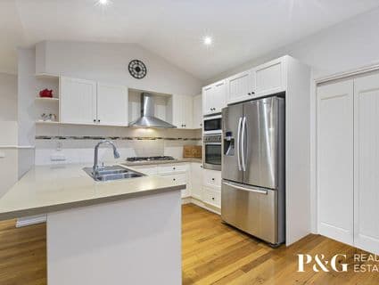 77 Mountainview Boulevard, Cranbourne North - Thumbnail 2