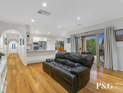 77 Mountainview Boulevard, Cranbourne North - Thumbnail 3