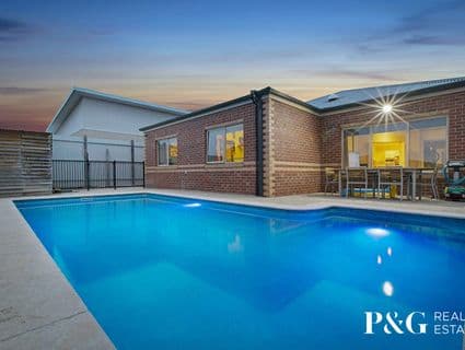 77 Mountainview Boulevard, Cranbourne North - Thumbnail 4