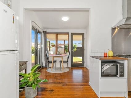 11 Albert Street, Swansea - Thumbnail 2