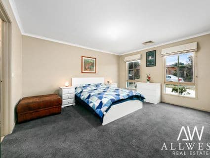 2 Tarquin Place, Hillside - Thumbnail 3
