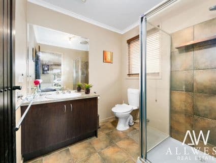2 Tarquin Place, Hillside - Thumbnail 4