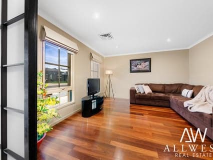 2 Tarquin Place, Hillside - Thumbnail 5