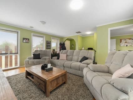12 Greenwood Drive, Carrum Downs - Thumbnail 2