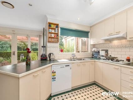 8 Vegas Court, Narre Warren - Thumbnail 5