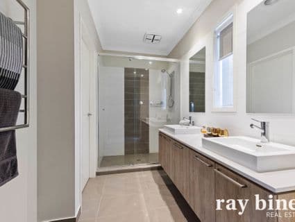 460 Brookfield Boulevard, Mickleham - Thumbnail 3