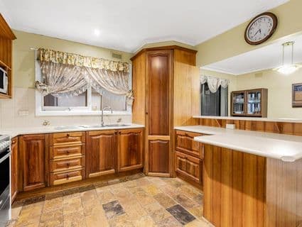 9 Somerlayton Crescent, Fawkner - Thumbnail 2