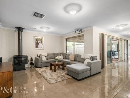 3 Macpherson Circuit, Cranbourne East - Thumbnail 2