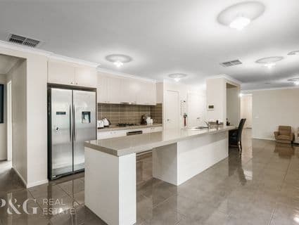 3 Macpherson Circuit, Cranbourne East - Thumbnail 4
