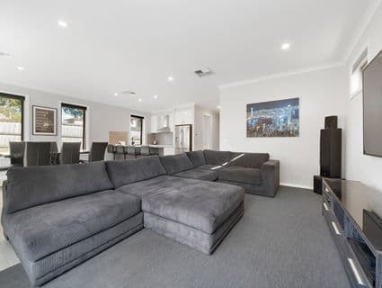 4 Oakmont Court, Frankston - Thumbnail 2