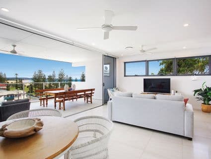 10/7-11 Rutledge Street, Coolangatta - Image 1