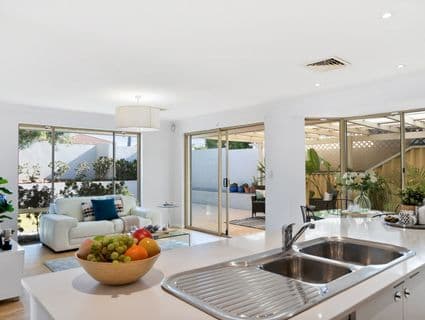 1/30 Ramsdale Street, Doubleview - Image 1