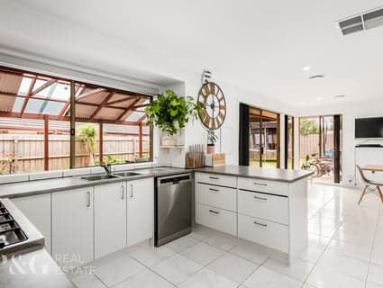 49 Strathaird Drive, Narre Warren South - Thumbnail 5